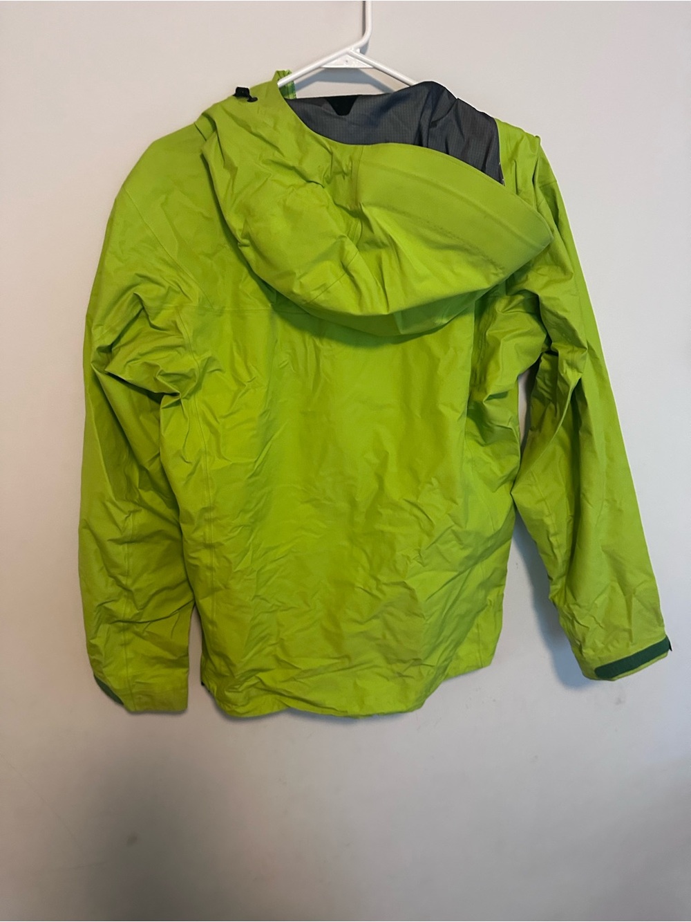 Arc'teryx Lime Green Gore‑Tex Pro Jacket, Alpha SL - Picture 3 of 7